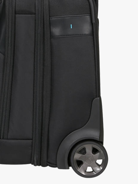 Pilot Case On Wheels With 15